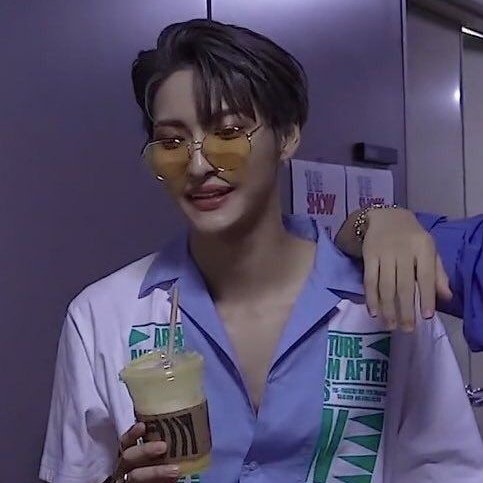pseonghwapics's tweet photo. i have romantic feelings for this seonghwa https://t.co/dRwq3NDzWx