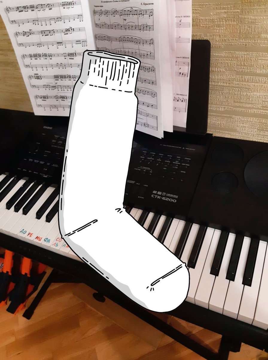Today my sock is on the piano❤️
I love music