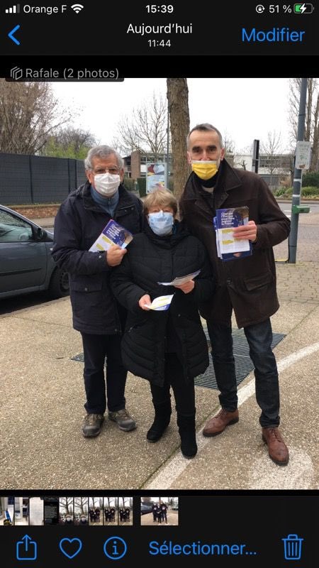 dbaichere's tweet photo. #circo7801 matinée à votre rencontre sous le signe de notre engagement européen #PFUE2022 🇫🇷🇪🇺 avec @EM_Versailles @enmarchesqy @MoDemYvelines @Horizons_78 à #Versailles et à #MontignyLeBtx #Yvelines https://t.co/w3cgZDEUs1