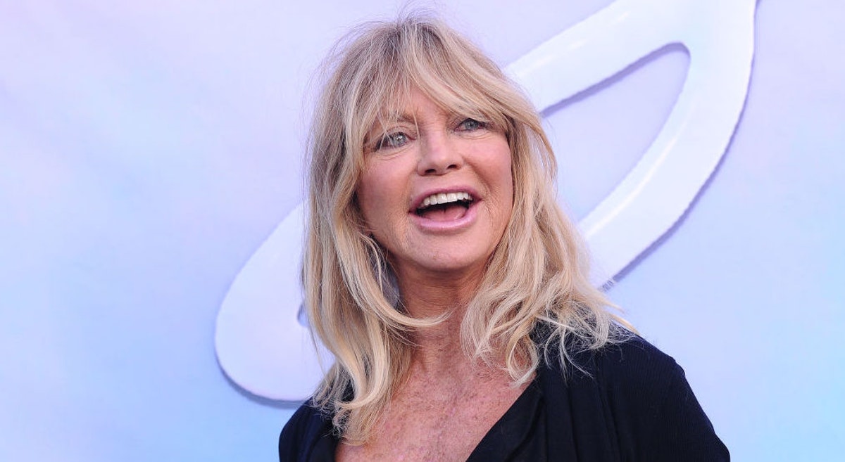 Goldie Hawn Talks Staying Out Of Politics: ‘I Stay In My Lane,’ We Should Entertain ‘For All People’ dlvr.it/SHcQ2v