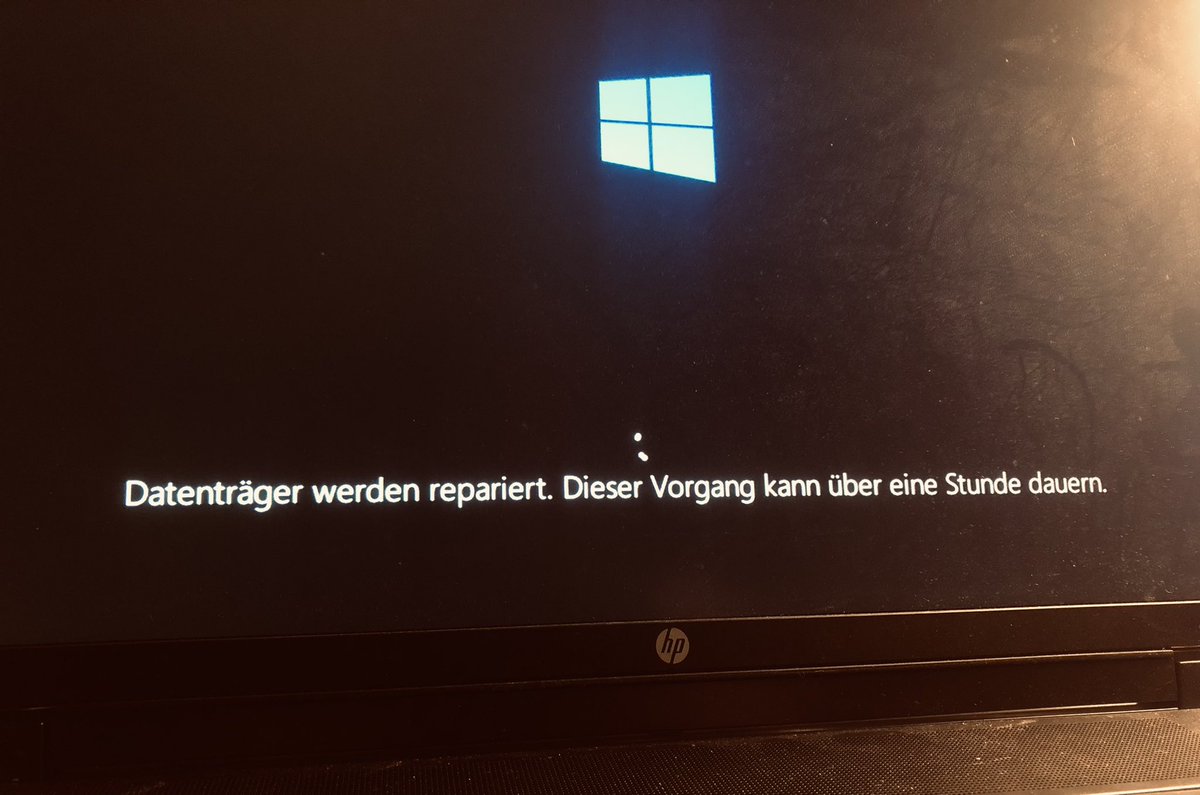 ypical_writer's tweet image. Out of the blue … und, wer hat wieder keine Daten gesichert?
Haha! Got u! Das wichtigste (Debüt) habe ich auf einem Stick und beim Verlag … phew. Der Rest - nun ja, lassen wir das. 🙈😬
#JuneStyle