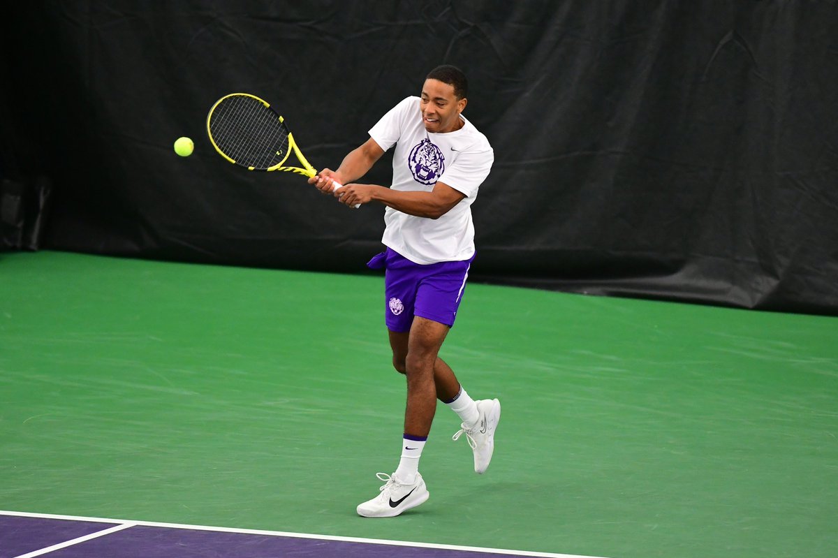 The kid from Cali makes his LSU Debut 🙌