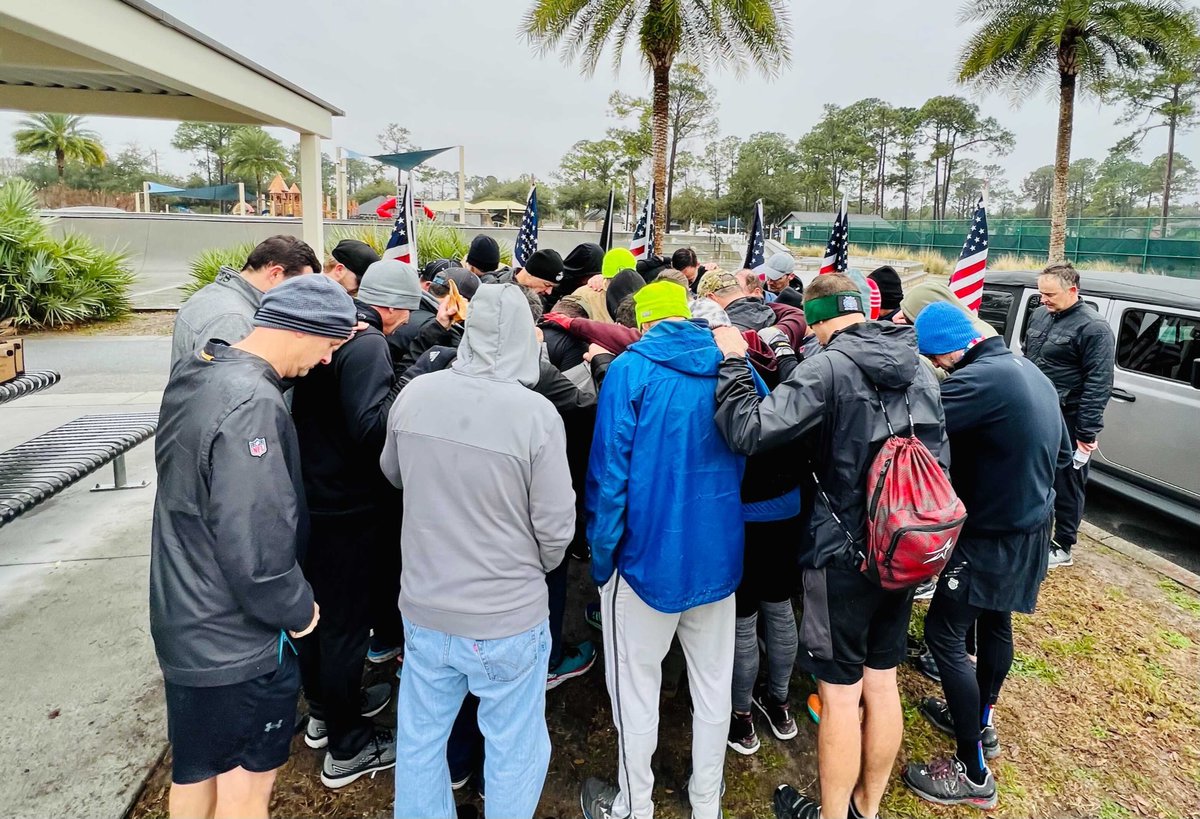 F3SaigonSam's tweet photo. 2022 Kraken CSAUP complete! Amazing job by all!  Thanks to @darkhelmetF3 for making the trip down to enjoy the Florida weather 🥶😜!  @F3Jacksonville @GORUCK @trinityrescue https://t.co/xHdDv3AeKR