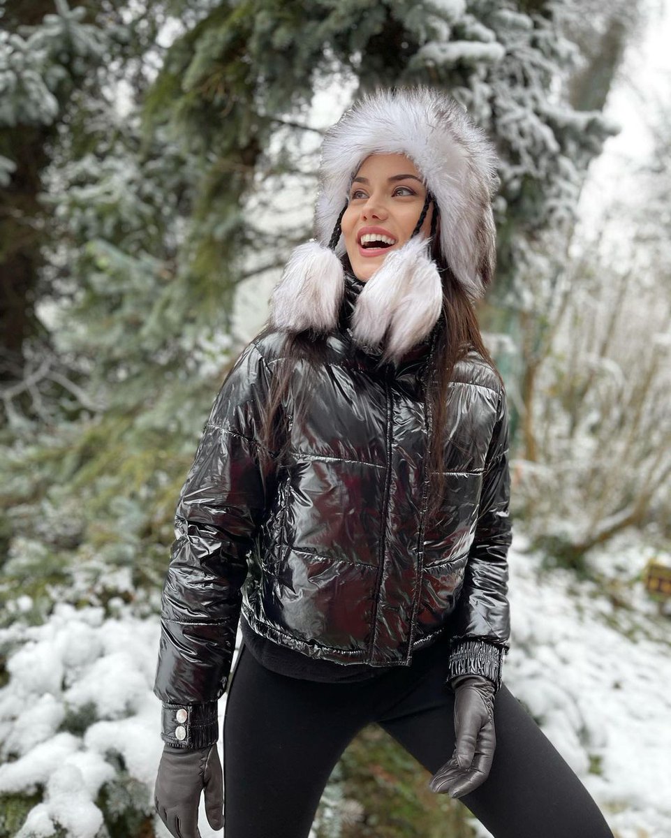 8Feride's tweet photo. Karlar prensesi❄️❄️❄️ @evcenf #fahriyeevcen https://t.co/oIZillVdfd