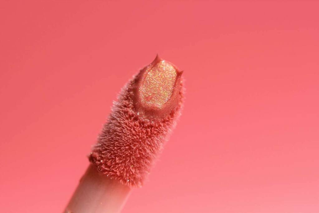 OFRACosmetics's tweet photo. Don't know what 143 stands for? We'll give you a hint, fill in the blanks I _O_E Y_U ♥️ ⁠
-⁠
Grab the LOVE ME MORE set and get a free liquid lipstick at checkout on https://t.co/AA2KfWSnrN 🏃‍♀️⁠ https://t.co/o6P9Z1yx10 https://t.co/oNw4fSdnRJ