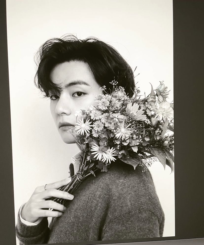 Taehyuir's tweet photo. I want to change my profile picture into this profile picture but I love my current profile picture now. https://t.co/CXA0Y8uSso