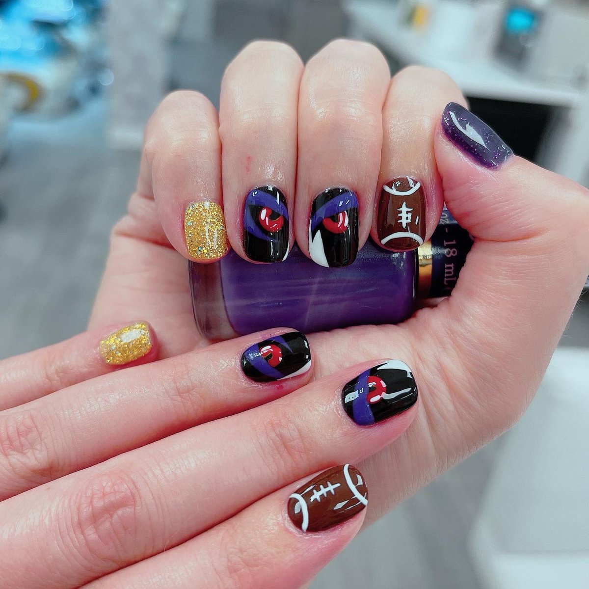 MarcieFeinman's tweet photo. @elliotthaut @mymomthesurgeon @smarsdoc A few of my favorites! I don’t take them off to operate. #handsofasurgeon #nailsofasurgeon https://t.co/1sxXBGrE42