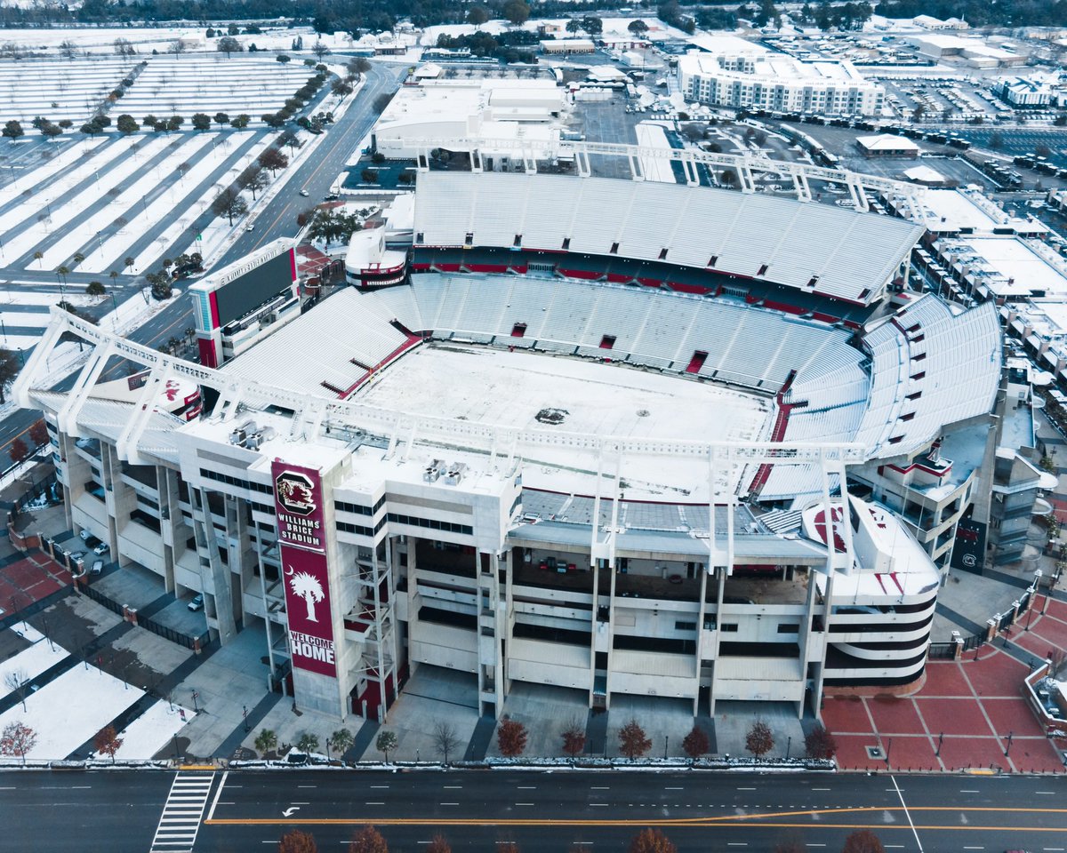 DHeidtke21's tweet photo. Imagine 80,000+ people in Williams-Brice for a SNOW game 🤯 @GamecocksOnline @CoachSBeamer @GamecockFB https://t.co/62rdaOQl5S