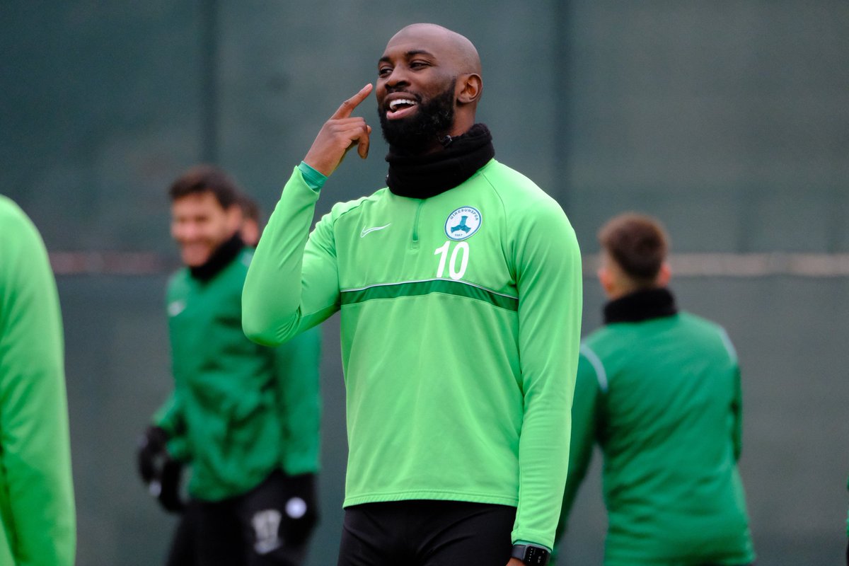 mb_bayraktar's tweet photo. Milli takımdan dönen Doukara, son yapılan antrenmanda yer aldı.
#GZTGiresunspor #superlig #Doukara https://t.co/v1eBTGingA