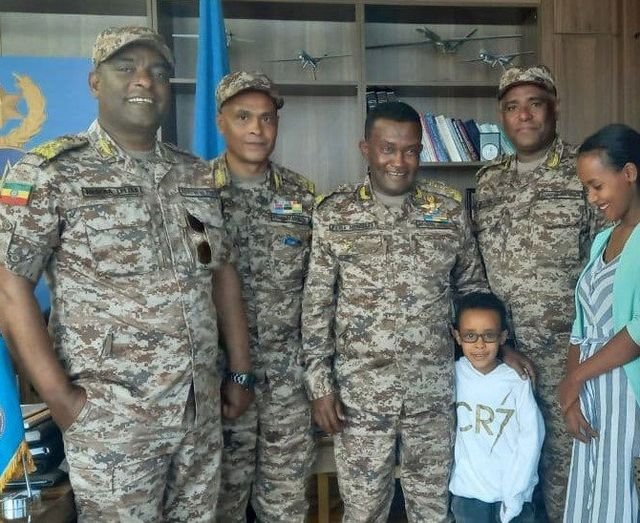 EthiopiaService's tweet photo. የኢፌዴሪ አየር ኃይል ÷ የጀግናው ወታደር ምክትል መቶ አለቃ ጌታቸው መሮዳ ልጅ ህጻን ቢንያም ጌታቸው የሄሊኮፕተር አብራሪ የመሆን ህልሙን ለማሳካት ዝግጁ መሆኑን አስታወቀ✔️
እናመሰግናለን 👌
@UnityForEthio @iyoba4u @NeaminZeleke @HermelaBrook @NetHabesha https://t.co/xSEy02rwSM