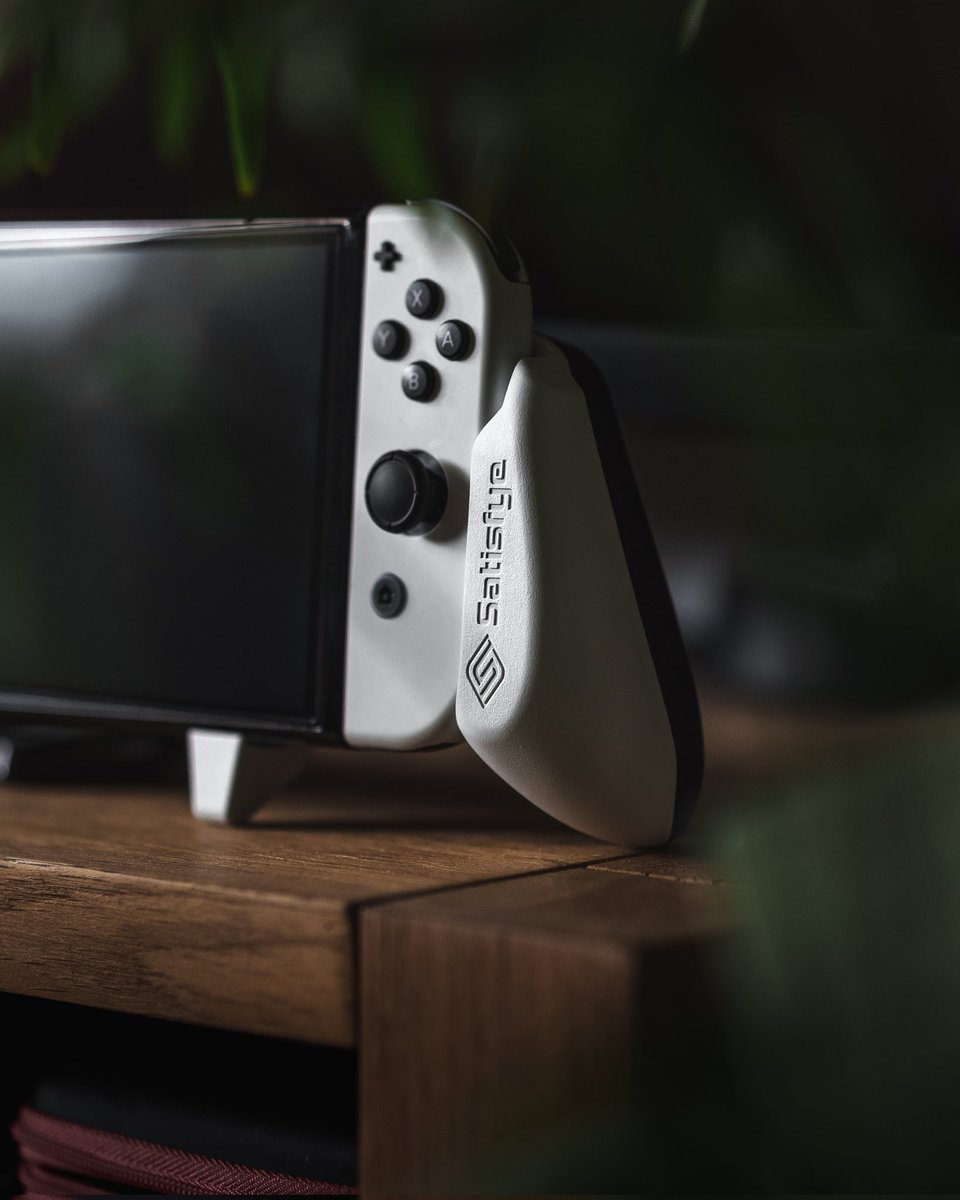 manafested's tweet photo. My Satisfye grip finally arrived.
Man have I missed this thing!
Ever since I upgraded to the Switch OLED I'd forgot how uncomfortable long sessions can get without it.
#switchgrip #satisfyegrip #satisfyegrippro #satisfyezengrippro #switchaccessories #nintendoswitcholed https://t.co/GC0c3Swm4Q