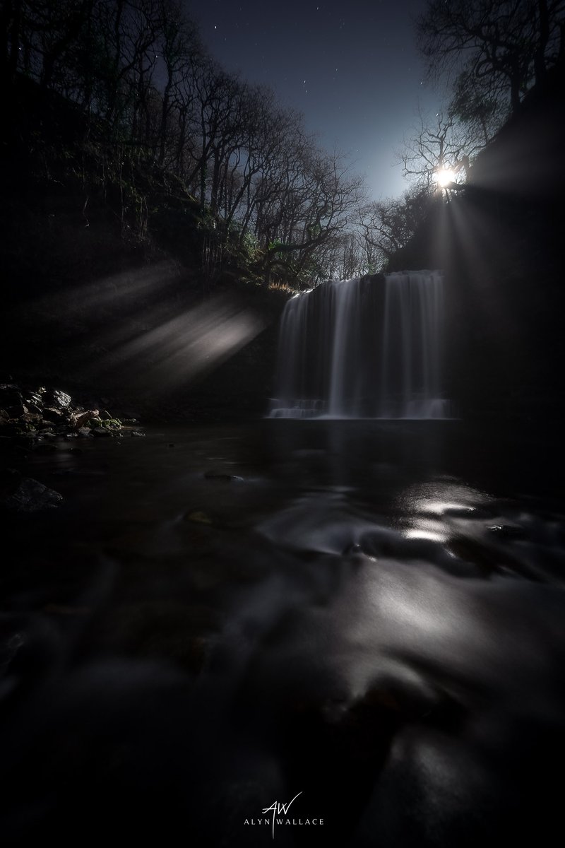 A couple of nights ago I captured an image I planned over 3 years ago. The Moon only gets into the right position in the nights around the full Moons of November, December and January, so there's only about 12 days of the year it's possible. (1/2)