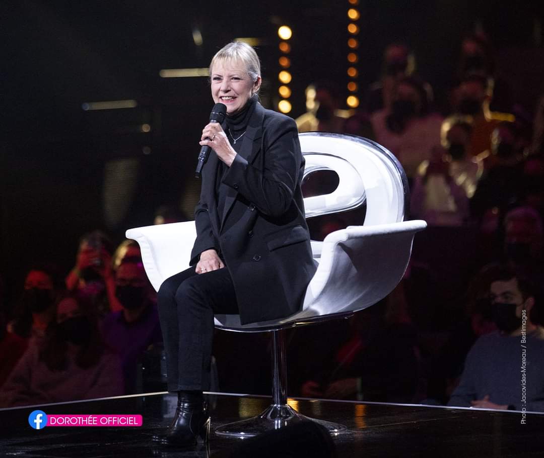 DorotheeOff's tweet photo. C'est le Jour J ! Dès 21h10, sur TF1, retrouvez #LaChansonSecrete animée par @nikosaliagas avec Dorothée ! 🖥

#lachansonsecrete #Dorothée https://t.co/VQGo2TPz9X