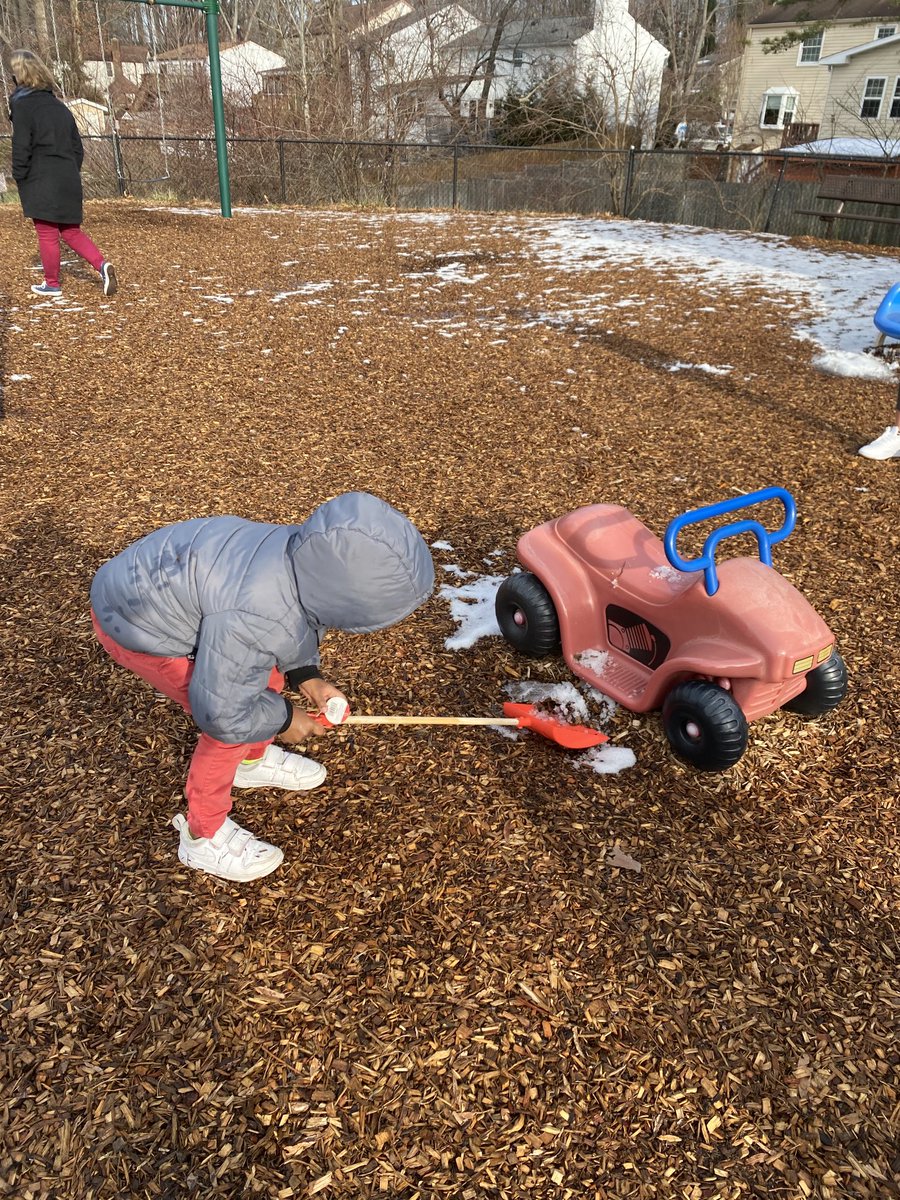philippa_ps's tweet photo. A little snow won’t stop preschool! ⁦@MrGerstner_FCPS⁩ ⁦@fairfax_villa⁩ ⁦@FCPSR5⁩ ⁦@ECSE_FCPS⁩ https://t.co/nOsxuigabL
