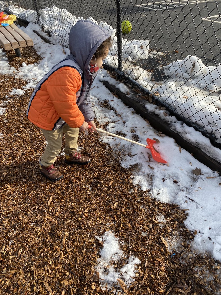 A little snow won’t stop preschool! ⁦@MrGerstner_FCPS⁩ ⁦@fairfax_villa⁩ ⁦<a href="/FCPSR5/">FCPS Region5</a>⁩ ⁦<a href="/ECSE_FCPS/">EarlyChildhoodSpecEd</a>⁩