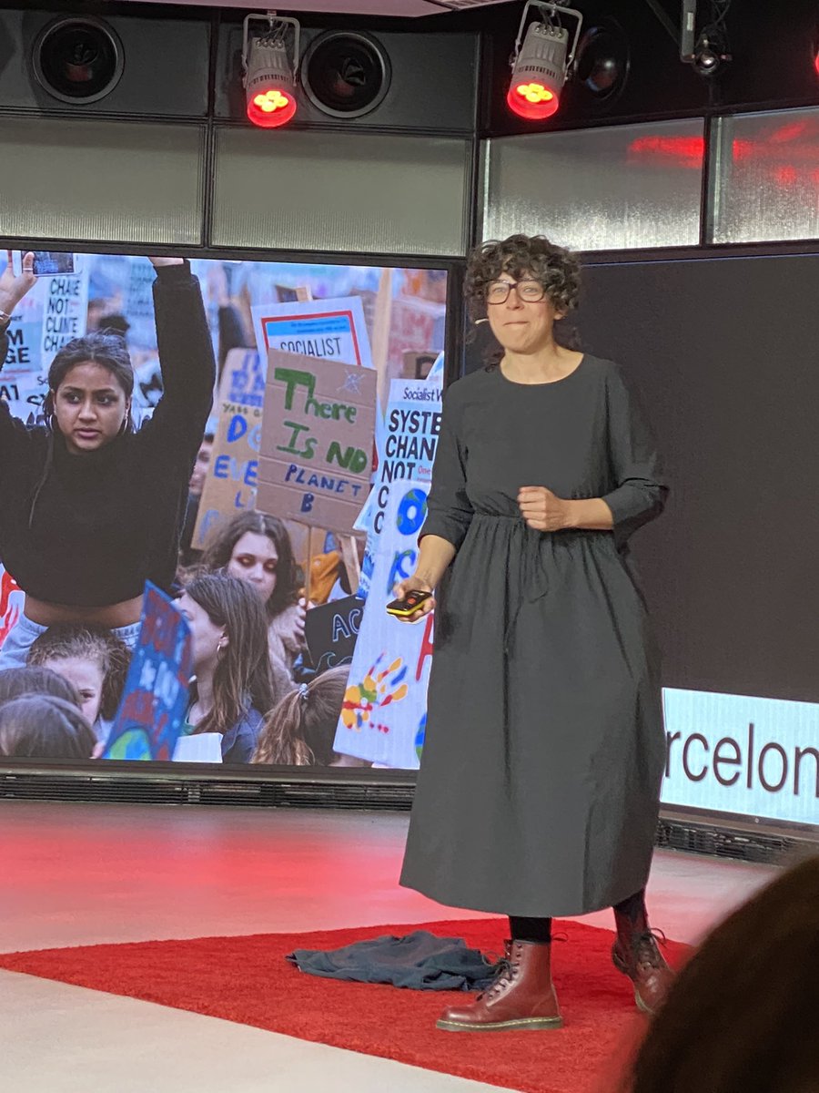 “No hay ropa más sostenible que la que no se vuelve a producir” “La forma en la que te vistes puede salvar el planeta” Carol Blazquez <a href="/TEDxBarcelona/">TEDxBarcelona</a> … responsabilidad en el momento de la compra.