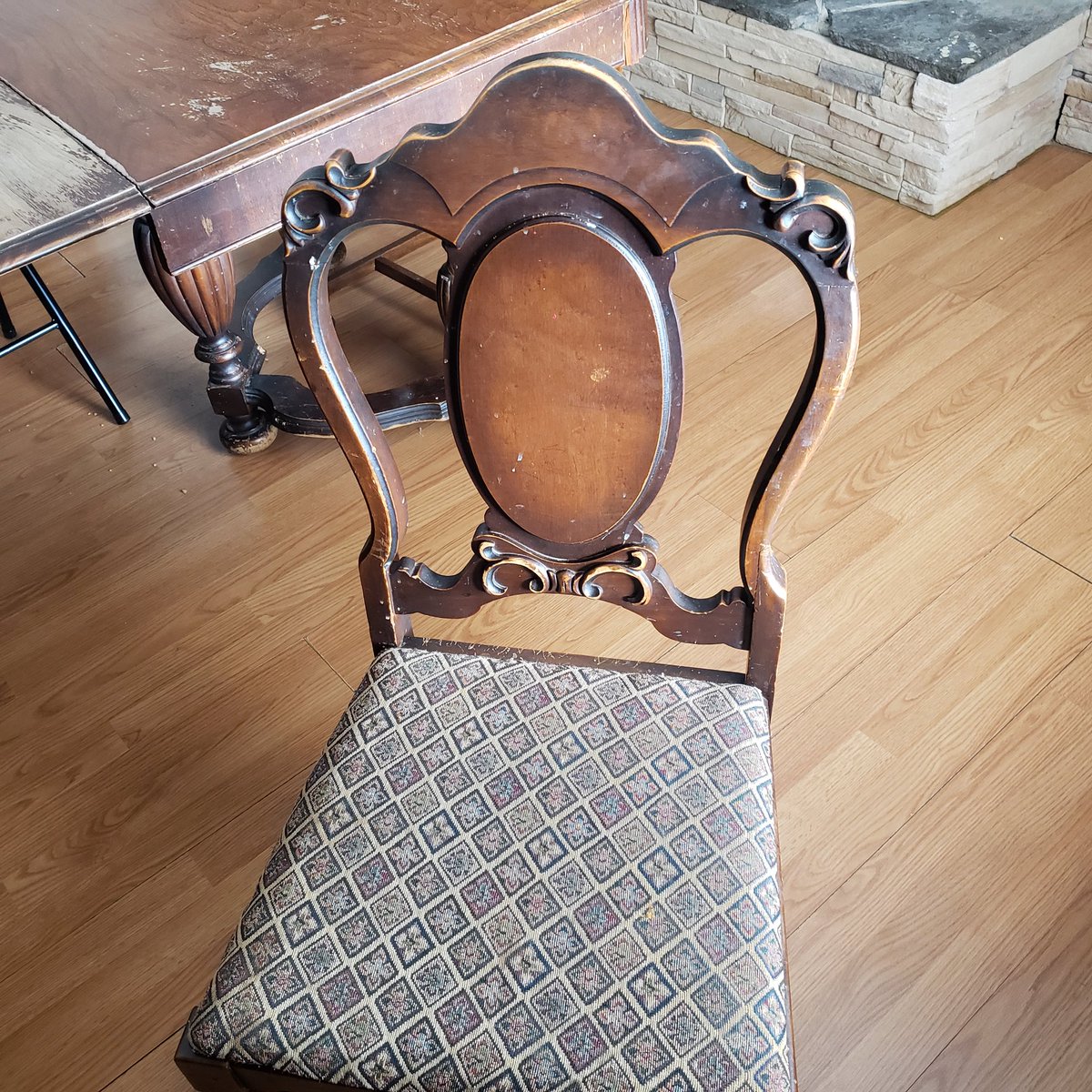 deadgirltoo's tweet image. Beginning the process of refurbishing our dining room table, chairs, and sideboard we inherited from @grateful4dead's grandparents. Excited to help with this. 🥰 #WinterProject