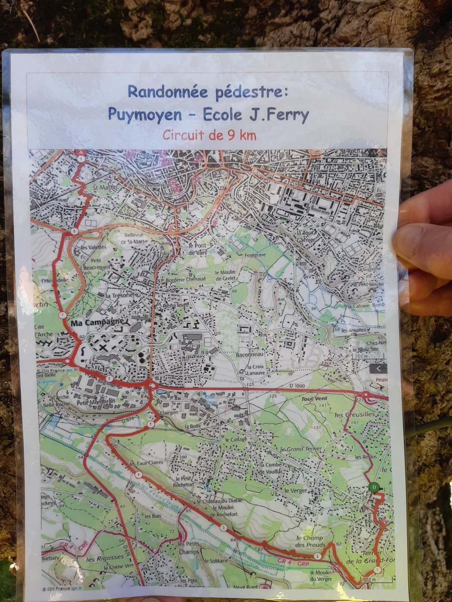 Cm2ferryA's tweet photo. 4ème randonnée pour nos CM2, 9km en 2h, sous un beau soleil d'hiver. Bravo à tous ! https://t.co/OsG4vhemvT