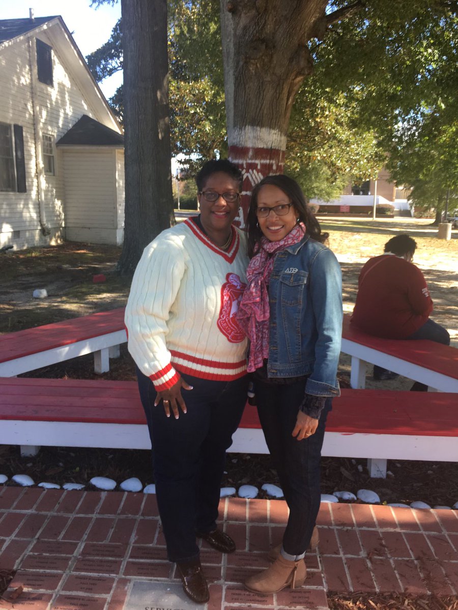 k2bowens's tweet photo. A phenomenal woman in Delta Sigma Theta Sorority, Inc. #AlphaXiMade #DST #CherlyAHickmon #NationalPresident You served us well, accomplished your goal, and left an amazing legacy!ππΊππ½ https://t.co/EUqZag316y