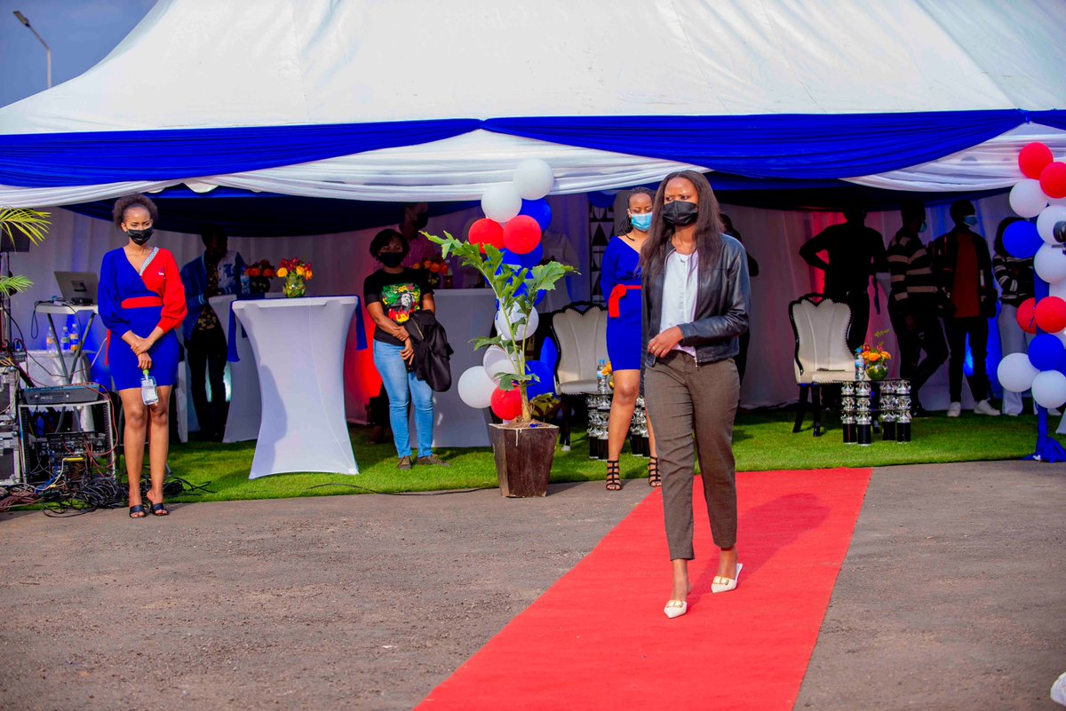 VivoEnergyRw's tweet photo. With Engen You are and will always be number oneπ Congratulations to Ishimwe Noel and Yvette Murindabigwi for taking home 43inch Flat screens!π₯
#fuelandwin #engenstations #naengenndichefwumujyi #withengenirunthecity #qualityfuel #myfuelmypride #withusyouarenumberone https://t.co/QuPjtqhRaE