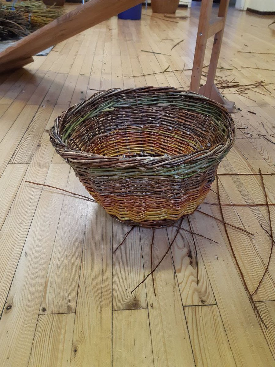 CountessPenguin's tweet photo. I made a new basket! Wonky Willow! https://t.co/ChCugQYYla