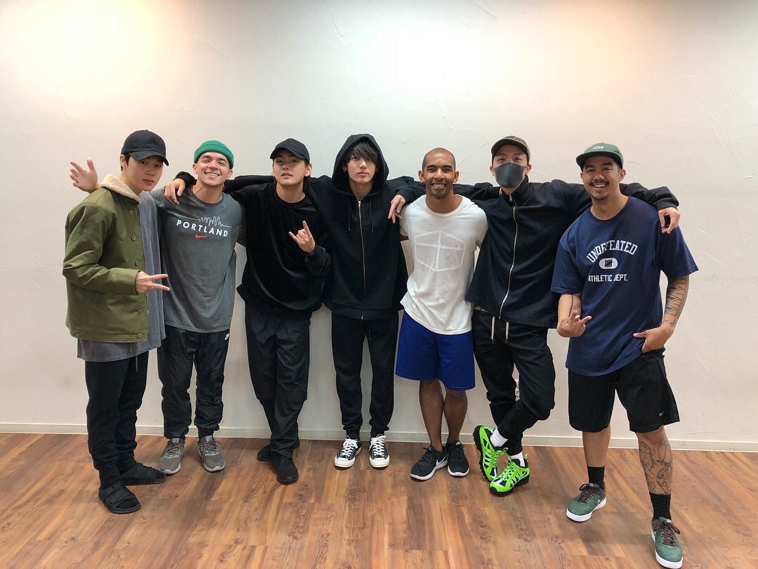 jinberrychii's tweet photo. that time when we realized how long  are actually jungkook's arms https://t.co/98lhuxL1bX