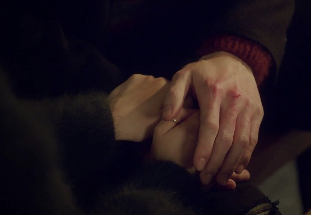 1bae__'s tweet image. Hug hands.