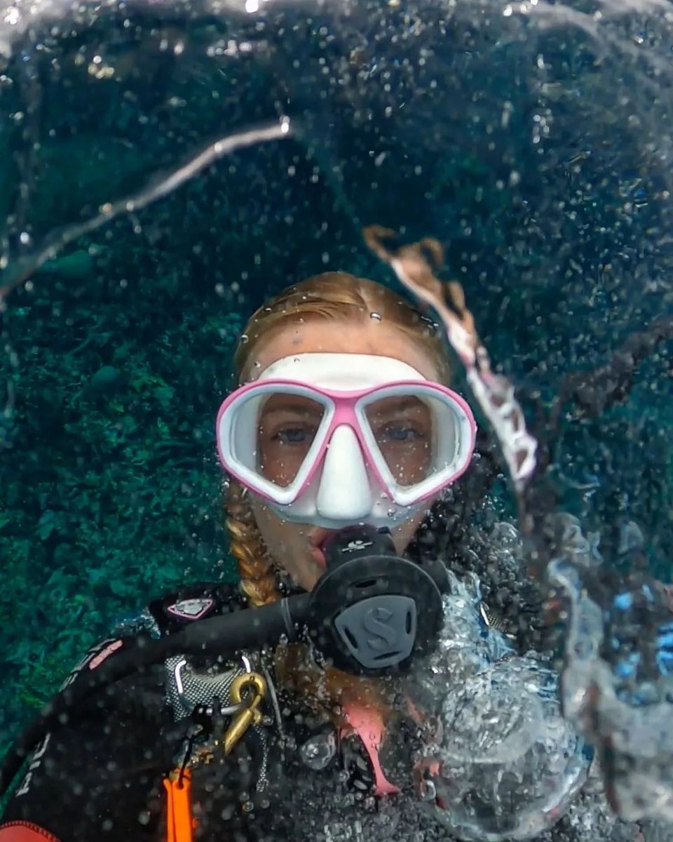 What was the first time you did a backroll off a boat? Was it graceful? Or more like a double back-flip? 🌊

-
-
-
-
-
.
Follow <a href="/scubadivingyard/">Scuba Diving Lover</a>

🧜‍♀️:@laura.van.loon
#scubadivingyard #repost #scuba #scubadiving #scubagirls #scubagirl #scubadiver #scubadive #scubadivergirls