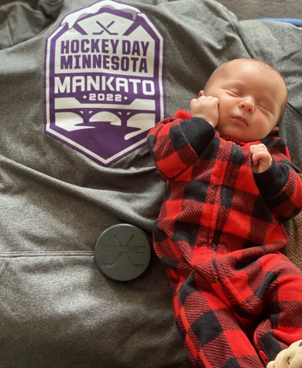 KatoAdaptedPuck's tweet photo. Spending a little time with Mankato’s newest hockey player before I head over to The Blake!😈🏒 #HDM22 @BallySportsNOR https://t.co/BqnhjJ6jE5