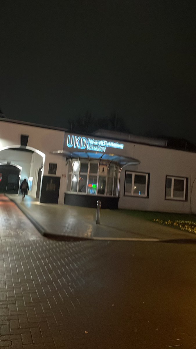 Demoinfo1's tweet photo. #Dus2201 nach der Demo muss ich nun im Krankenhaus warten.
Mega schmerzen in der rechten Schulter wegen 2 Schlägen….. https://t.co/jNAV4WWwqy