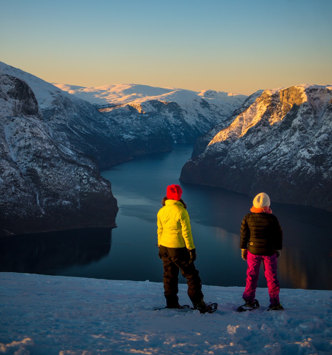 Some of the most incredible winter views can be seen in Aurland.

Tag your favorite friend to hike with!

📷: Sverre Hjørnevik
#visitsognefjord #fjordnorway #visitnorway #norway #noruega #norvege #norja #winter  #winterdestination #winterdestinations #fjordvillages