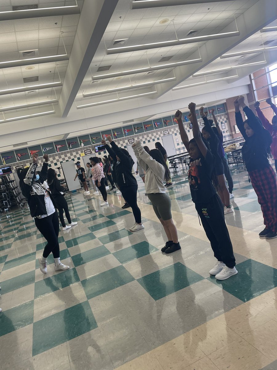 BHSVOLSCHEER's tweet photo. Today our girls worked with @OusleyJH cheerleaders, preparing them for #TryoutSzn!! https://t.co/7EnHJYgU1P