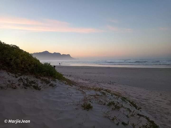 MarjJYoung's tweet photo. Sunrise at Strand beach 🌊🌅 https://t.co/tGmRDGqAzf
