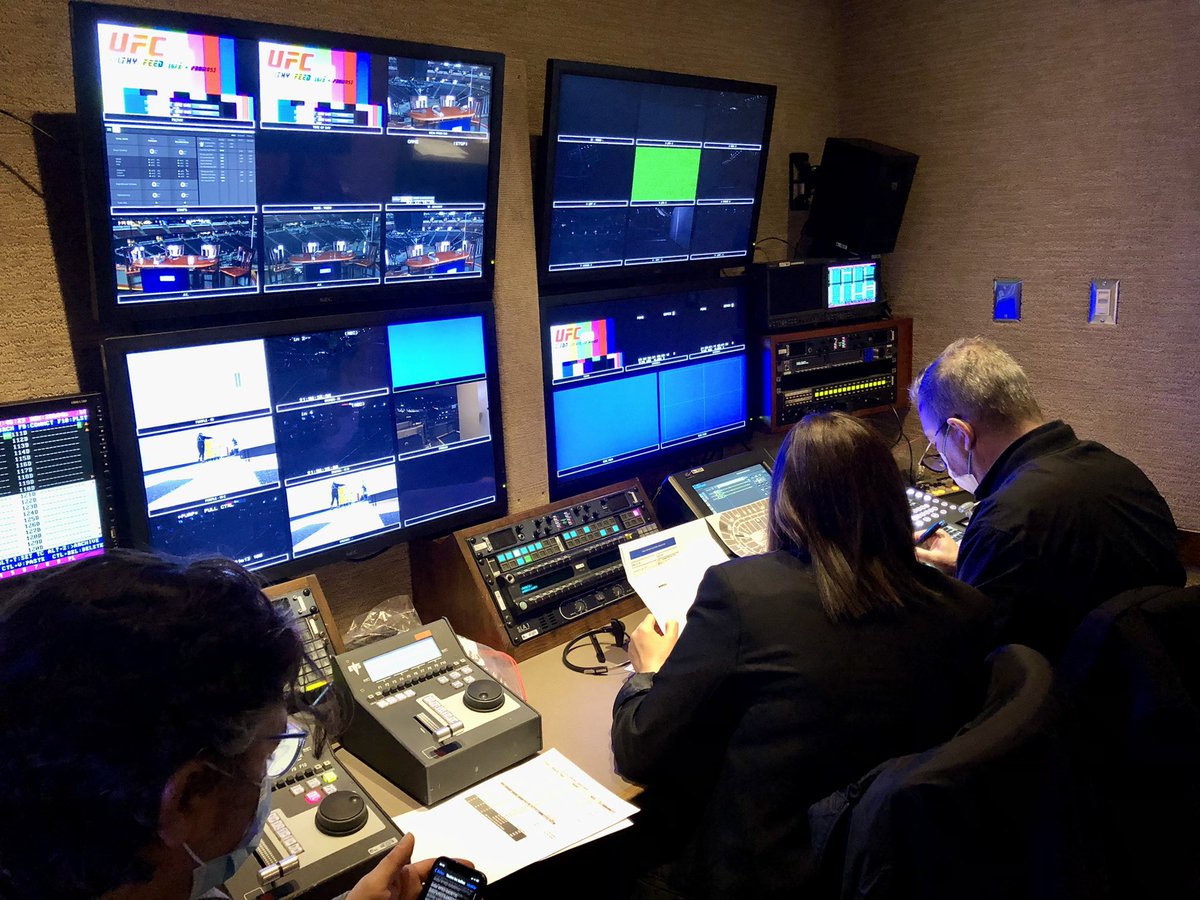 luc_pannier's tweet image. Work in progress at @HondaCenter @City_of_Anaheim to be ready for the event #NgannouGaneRMC @ufc with @NEPBroadcasting @MRoustit @sebdaniel @TimbertChloe Live on @RMCsport 2️⃣