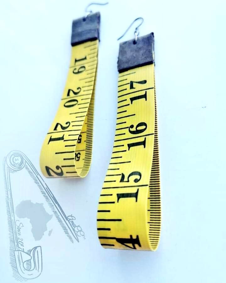 ...a perfect pair of XXL tape measure earrings

"100% tape"

Made in South Africa 🇿🇦

Order via #linkinbio

#DJSBU
#jewelry