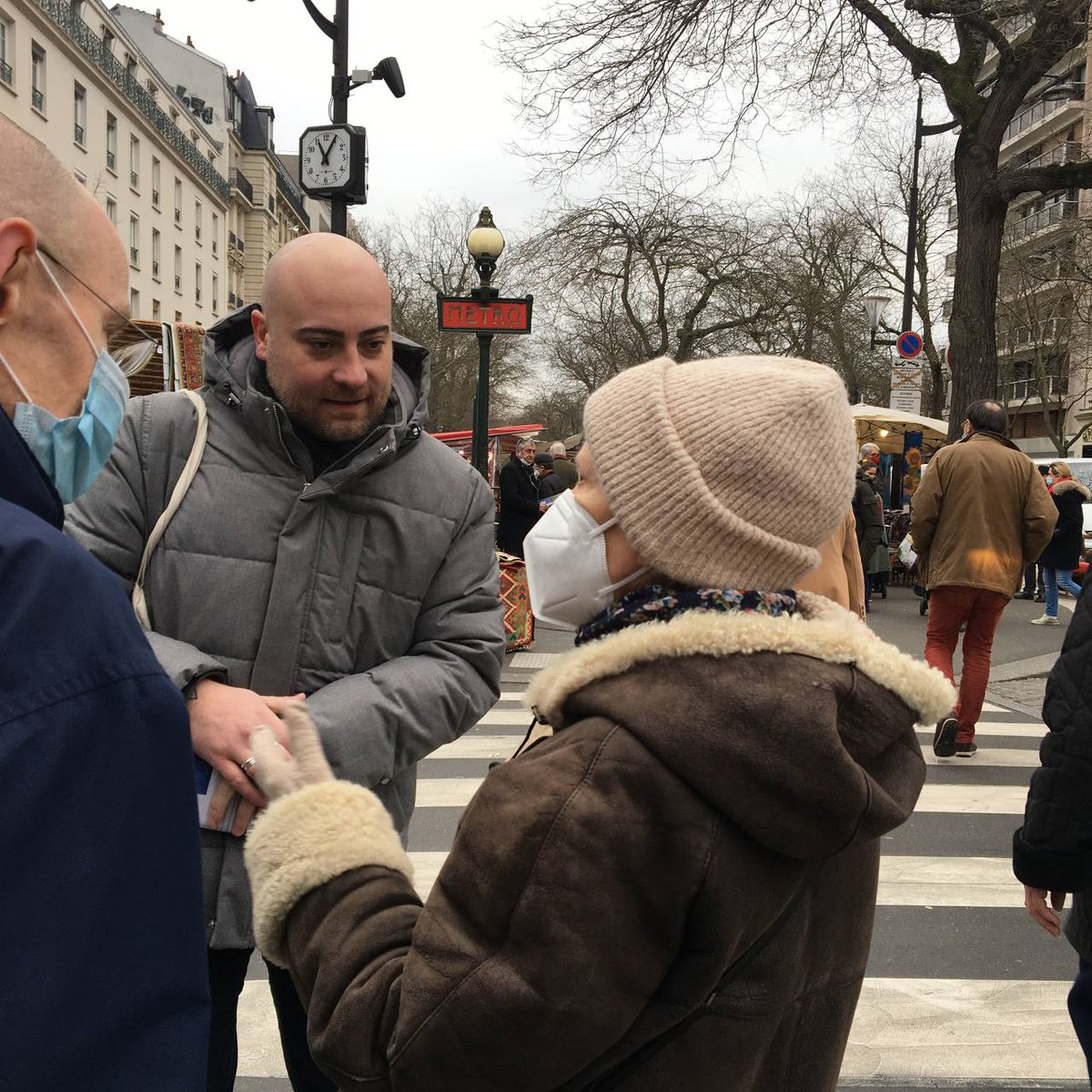 FranckLC's tweet photo. Ce matin avec l'équipe de @ReconqueteXiv - @ReconqueteParis au contact des habitants du #14e pour présenter le programme de @ZemmourEric - @Reconquete2022 !
Un excellent accueil de la part des #Quatorziens qui eux aussi veulent du changement !
#ZemmourPresident2022 
#Zemmour2022 https://t.co/asJ5ABNNae