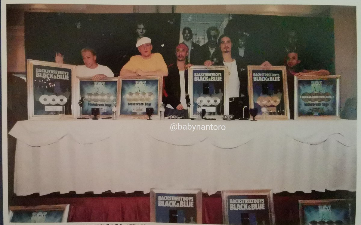 _BabyNaN's tweet photo. @backstreetboys First time in MÉXICO!!!! 🤩🤩 MY first BSB concert, what a moment!! 🖤💙 #toquestoques 😂⚡#blackandblue #unforgettable https://t.co/8CulxQs4y3