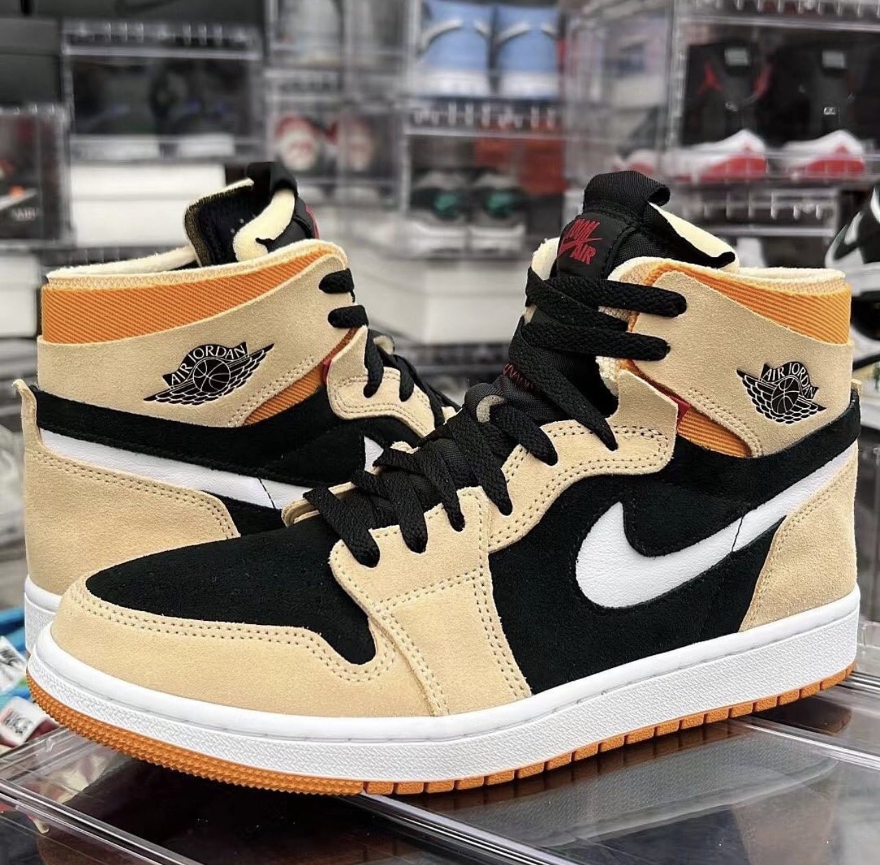 スニーカー Nike Air Jordan 1 High Zoom Air CMFT Pumpkin Spice Jordan 1 High Zoom Air CMFT Pumpkin Spice – YankeeKicks Online