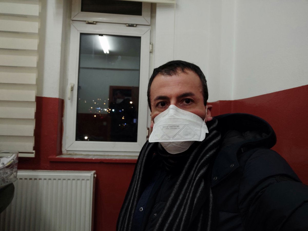 Bir yandaş yaptığım ekonomi yorumunu beğenmeyip şikayet etmiş. Biraz önce Zekeriyaköy Karakolunda ifade verdim. Bana nazik davranan karakol personeline teşekkür ederim. Hak edene hak ettiğini söylemeye devam edeceğiz.