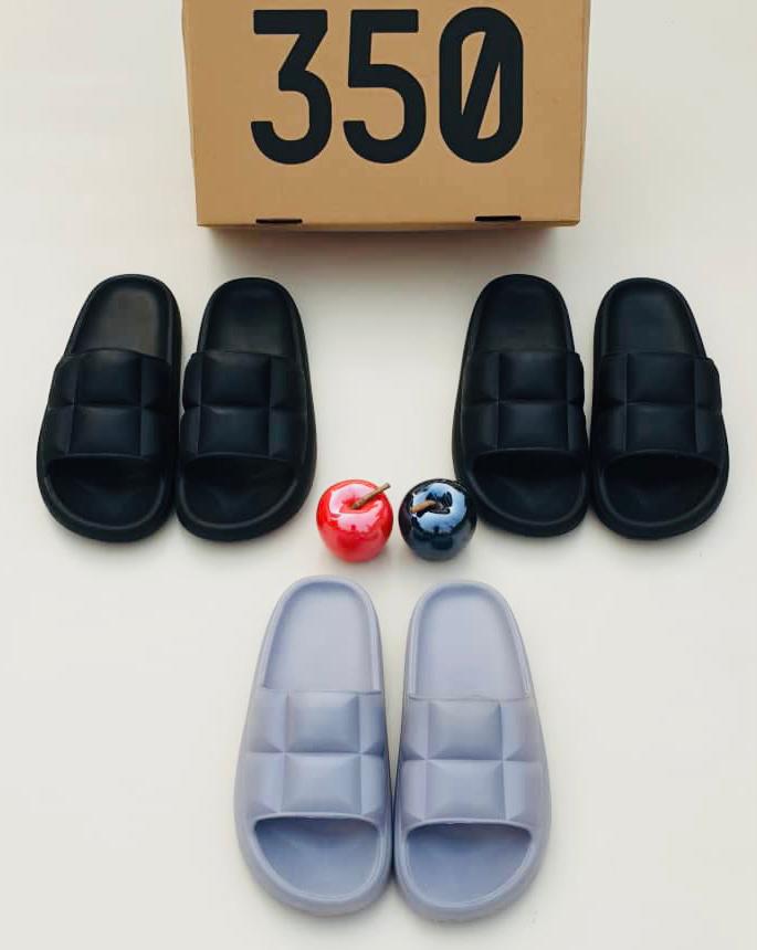 MBCLASSIC7's tweet photo. Waterproof Furry Slide 
Size 39 - 45
Now available 
Price : 15 000

Kindly retweet 

#Nigeria #ManchesterUnited # https://t.co/xUX1LirBfE