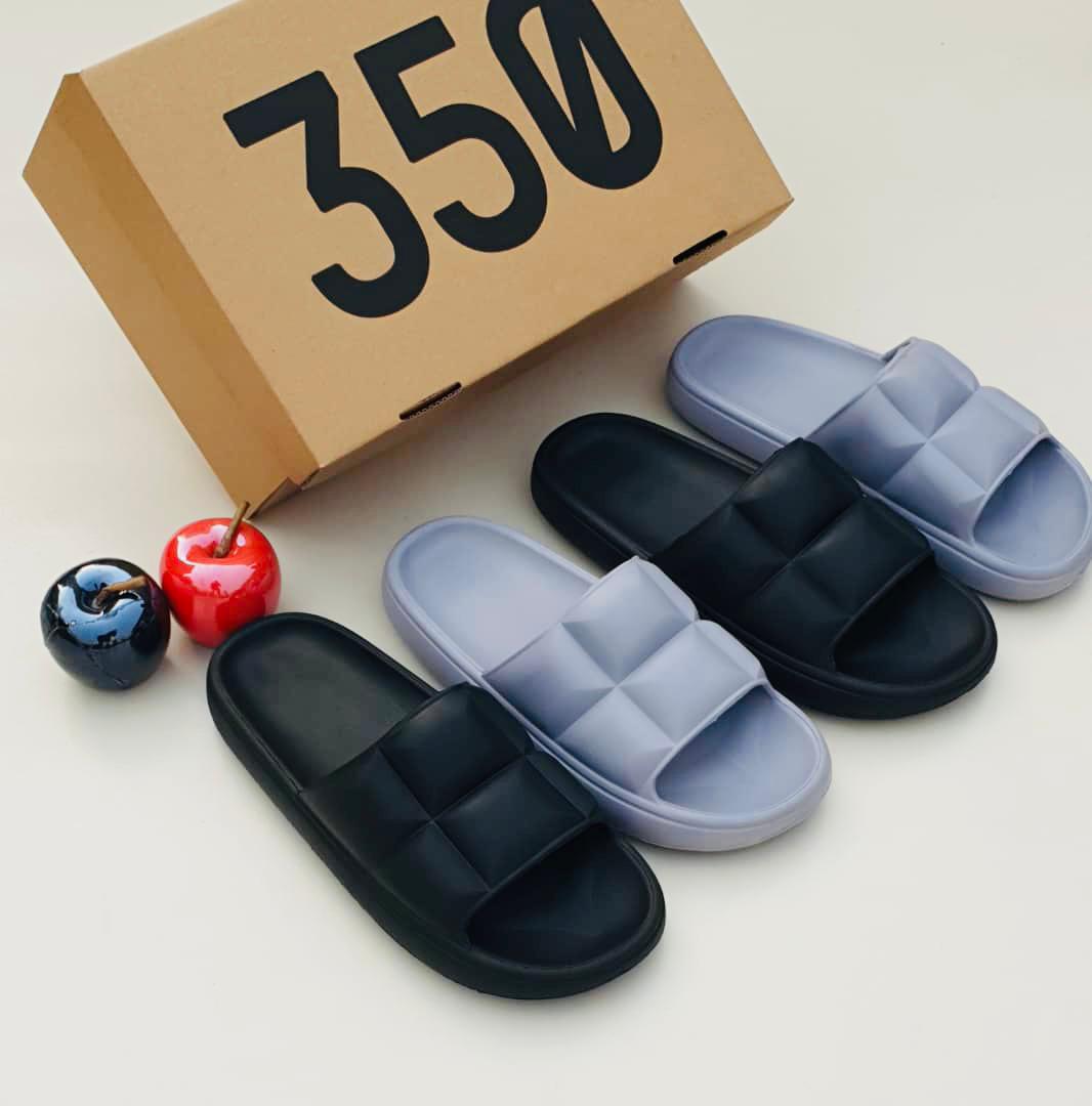 MBCLASSIC7's tweet photo. Waterproof Furry Slide 
Size 39 - 45
Now available 
Price : 15 000

Kindly retweet 

#Nigeria #ManchesterUnited # https://t.co/xUX1LirBfE