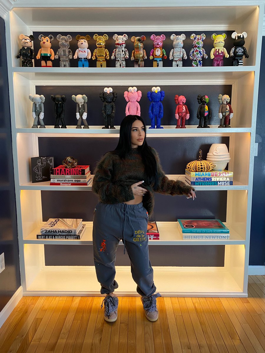baezillla's tweet photo. Not a scene girl , barely seen girl https://t.co/R5mKmD7edb