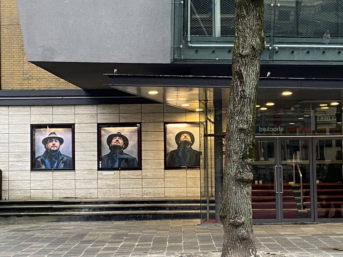 Wat fijn om vandaag te ontdekken dat je beeltenis nog bij Camera Groningen hangt, <a href="/ismaellotz/">Ismaël Lotz</a>! We vergeten je niet, ook als de billboards er niet meer hangen 💖😘
