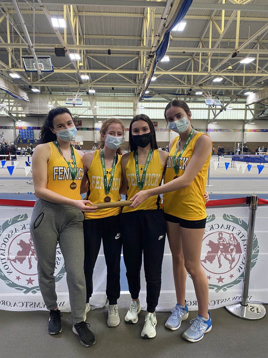 Hardware!!!! 
MSCTA D4 Relays
Girls 4x400m placed 4th with a time of 4:25.49

Lucia Conti, Celia Krouse, Catherine Carter, and Maria Ryan
#FenwickTF #WeAreFenwick <a href="/We_Are_Fenwick/">Fenwick Crusaders</a>