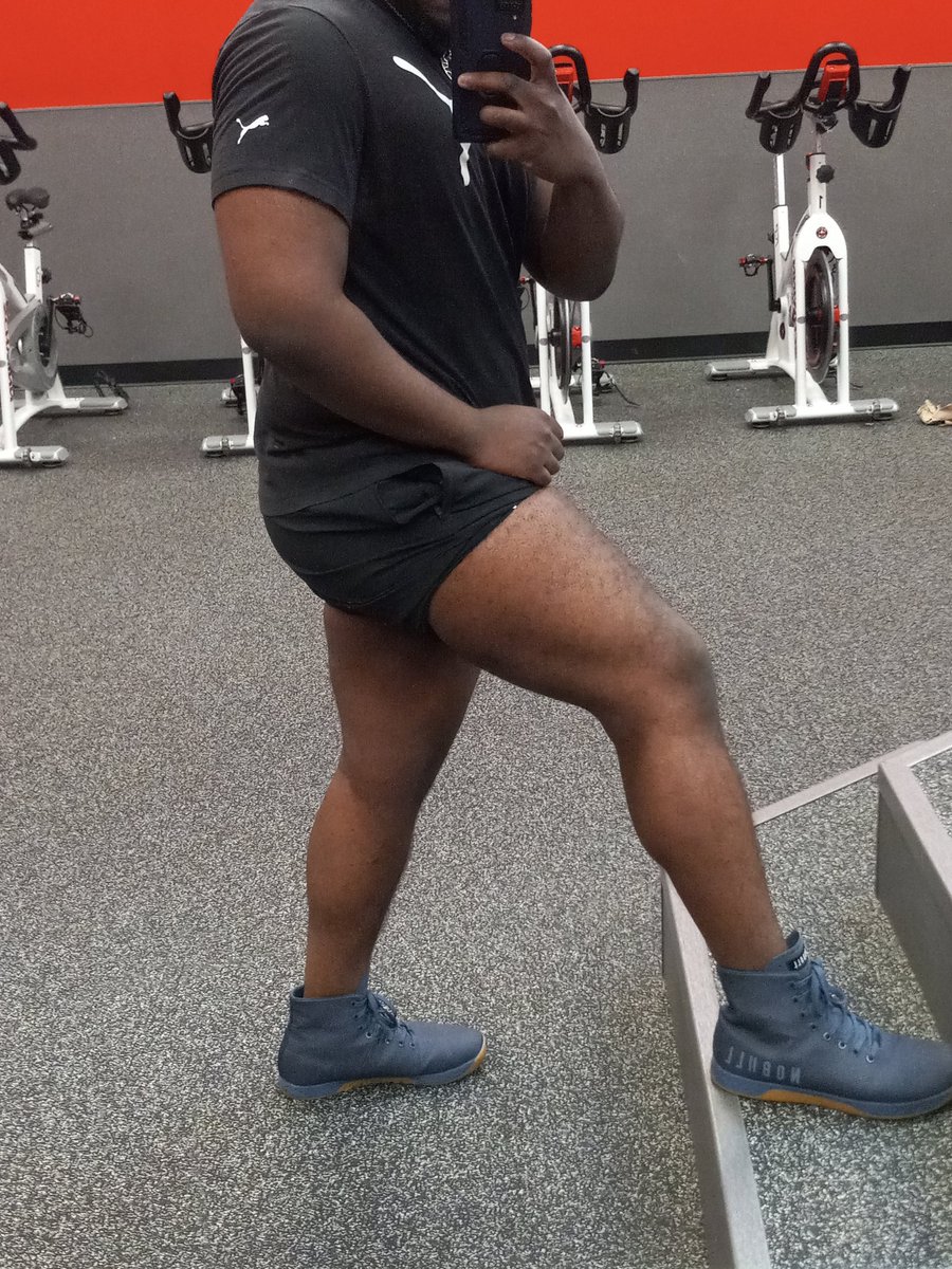 Alexthiccfit's tweet photo. Leg day felt good asf today. fuuck. Who wants to help this bull grow? #muscle #gaybodybuilding #Beast #legday #supportthegrowth https://t.co/OhcC6c7U14