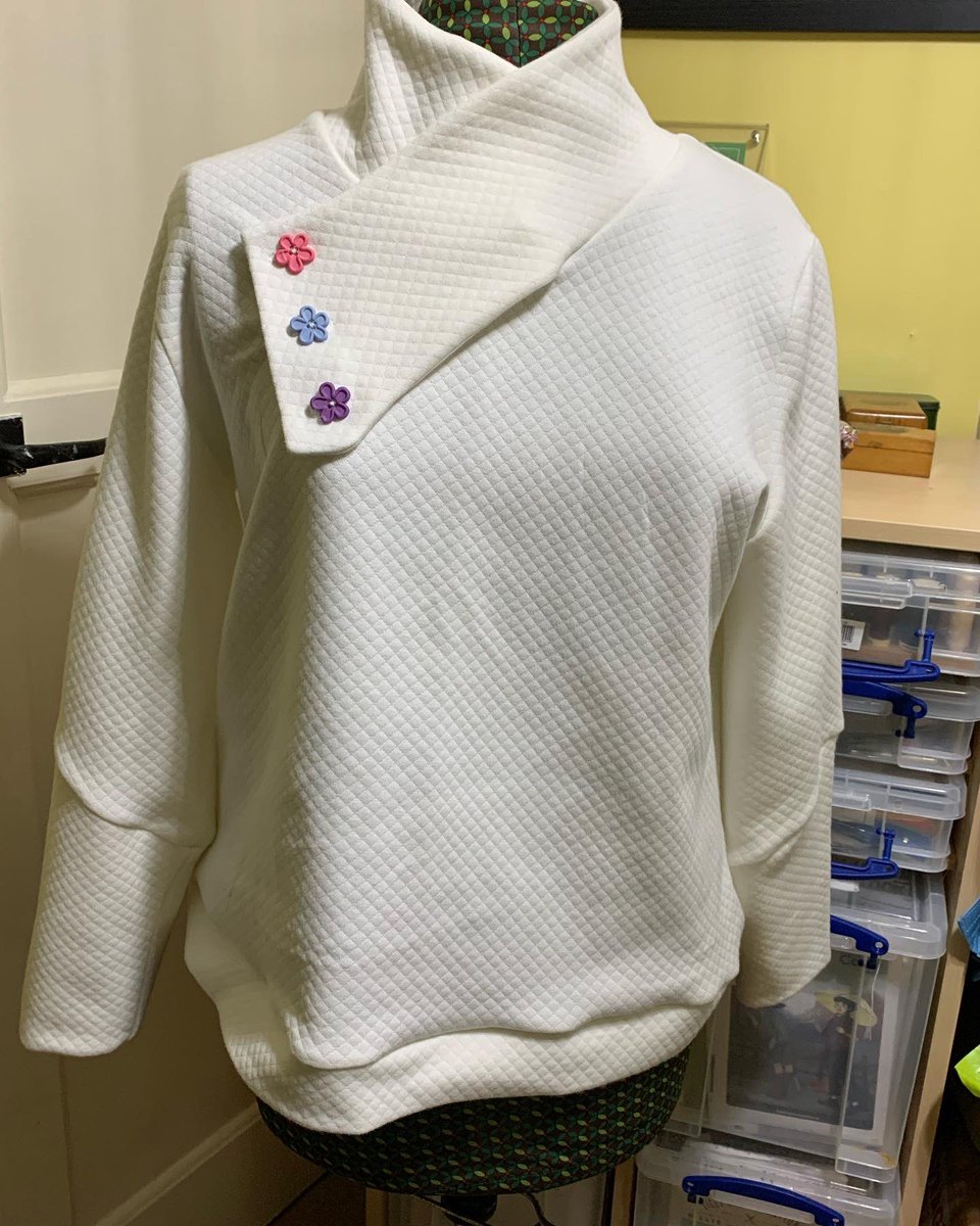 papaver's tweet photo. Some of the buttons from todays exciting delivery are now in place - this is the third #caseysweater from #experimentalspace I’ve made - it turns out so nicely and I’m loving the quilted-effect jersey fabric from @MinervaFabrics #sewing #sewist #homemade https://t.co/JXPPSWvIQT