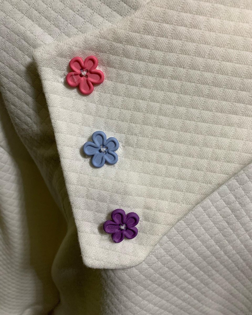 papaver's tweet photo. Some of the buttons from todays exciting delivery are now in place - this is the third #caseysweater from #experimentalspace I’ve made - it turns out so nicely and I’m loving the quilted-effect jersey fabric from @MinervaFabrics #sewing #sewist #homemade https://t.co/JXPPSWvIQT
