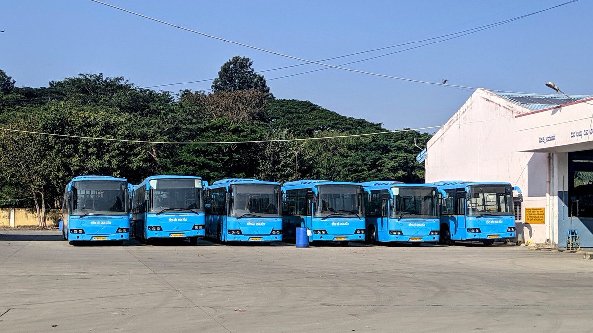 BLRTransit's tweet photo. Some of #BMTC's oldest AC buses!
They look like they'd want to head out for a trip every now &amp; then...
#Depot24 😍 https://t.co/ml0qsApUvc