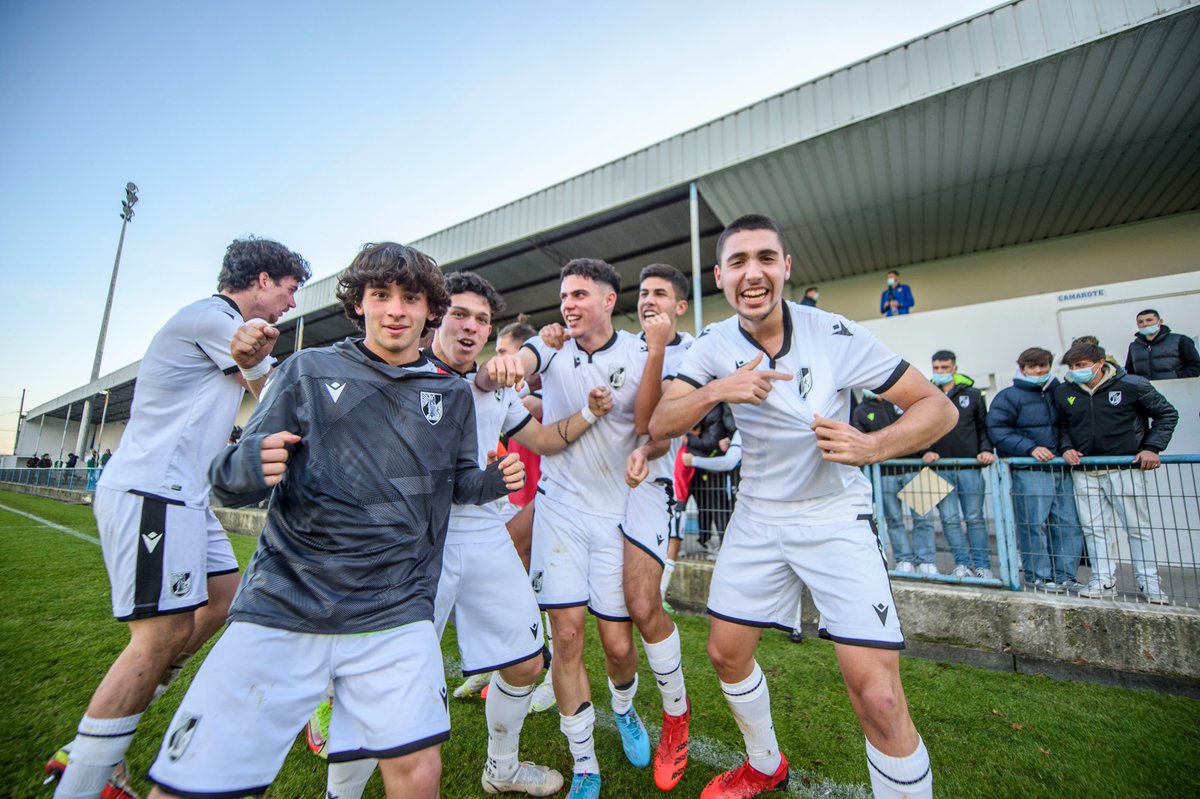 VitoriaSC1922's tweet photo. As 📸 dos festejos do APURAMENTO🎉👏

#TodosPor1 #Sub19 https://t.co/JwInfdifXs
