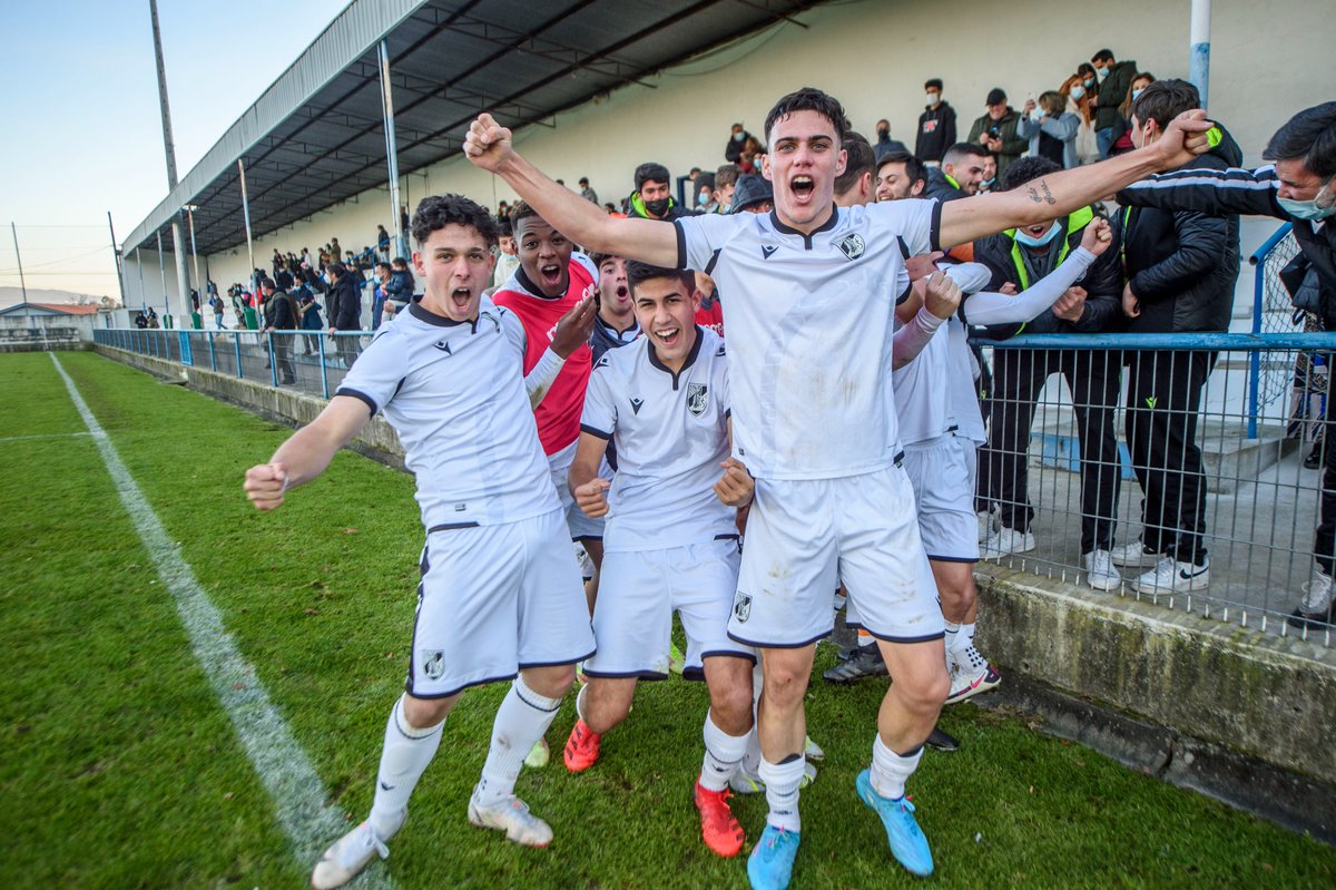 VitoriaSC1922's tweet photo. As 📸 dos festejos do APURAMENTO🎉👏

#TodosPor1 #Sub19 https://t.co/JwInfdifXs